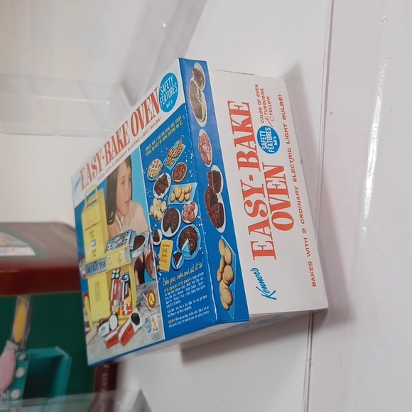 Carlton Cards Easy Bake Oven Ornament - Picture 11 of 11